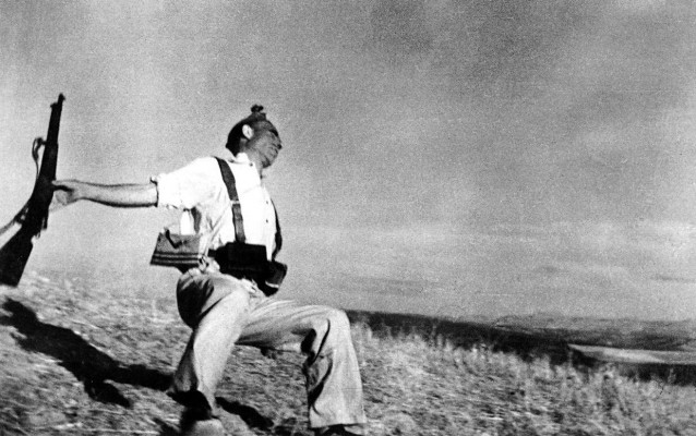robert-capa-miliziano-morente-1936-638x400