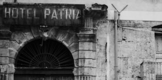 Coppia in un interno